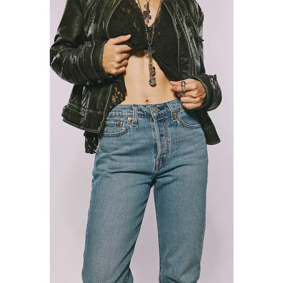 Free People x Levi's Wedgie Straight Jeans Size 26x28 NWT - Picture 2 of 5